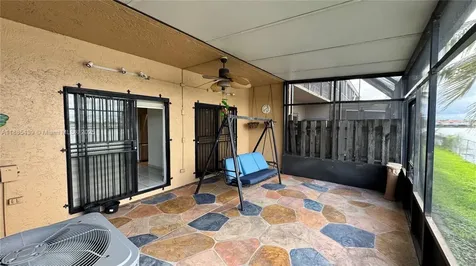 2531 W 60th Place Hialeah FL 33016