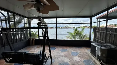 2531 W 60th Place Hialeah FL 33016