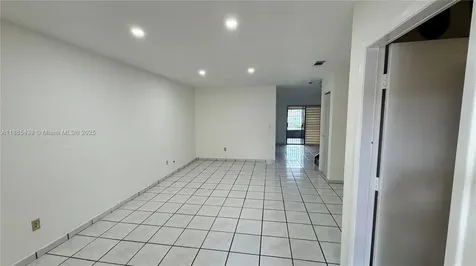 2531 W 60th Place Hialeah FL 33016
