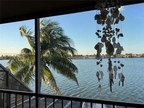 2531 W 60th Place Hialeah FL 33016