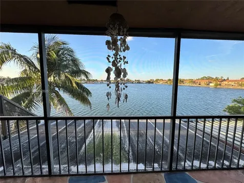 2531 W 60th Place Hialeah FL 33016