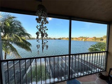 2531 W 60th Place Hialeah FL 33016