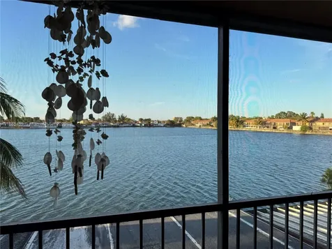 2531 W 60th Place Hialeah FL 33016