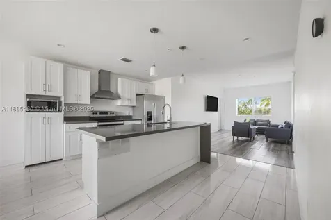 Hallandale Beach FL 33009