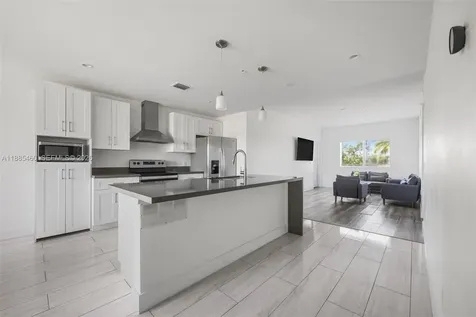 Hallandale Beach FL 33009