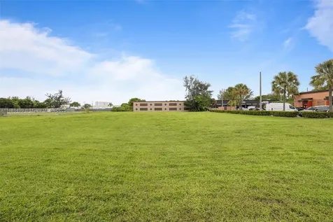 10765 NW 19th Street Sweetwater FL 33167