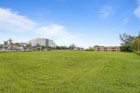 10765 NW 19th Street Sweetwater FL 33167