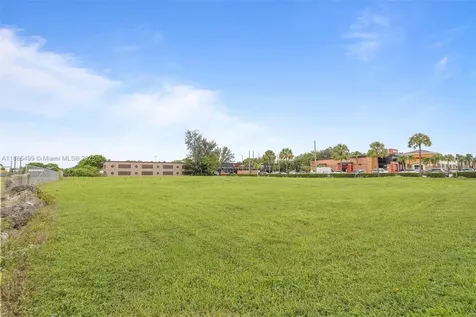10765 NW 19th Street Sweetwater FL 33167