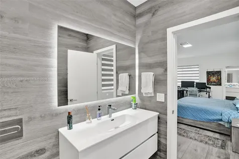 3784 Sheridan Avenue Miami Beach FL 33140
