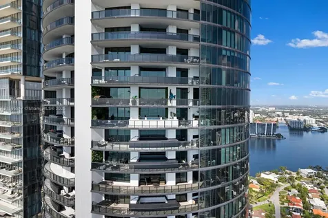 18555 Collins Avenue Sunny Isles Beach FL 33160