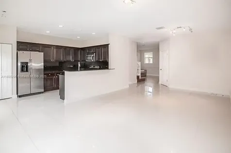 1024 NE 207th Terrace Miami FL 33179