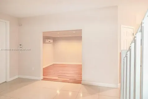 1024 NE 207th Terrace Miami FL 33179