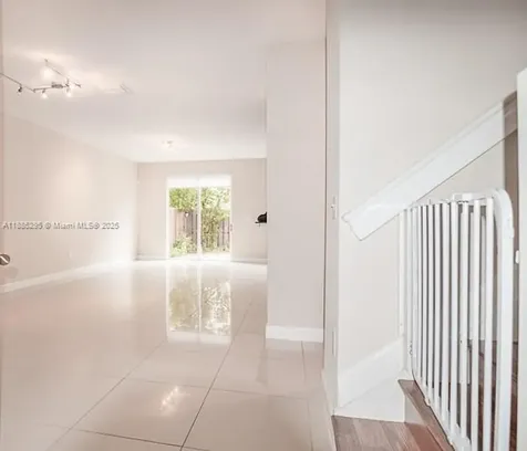 1024 NE 207th Terrace Miami FL 33179
