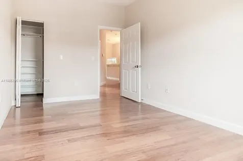 1024 NE 207th Terrace Miami FL 33179