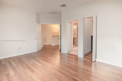 1024 NE 207th Terrace Miami FL 33179