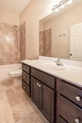 1024 NE 207th Terrace Miami FL 33179