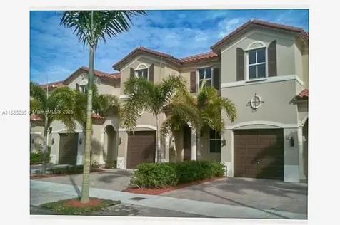 1024 NE 207th Terrace Miami FL 33179