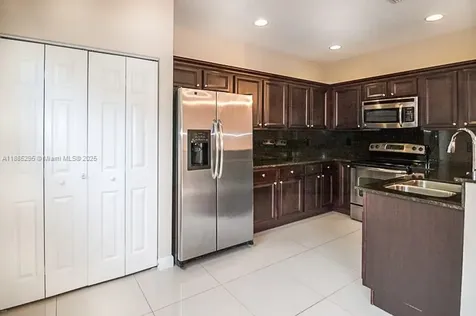 1024 NE 207th Terrace Miami FL 33179