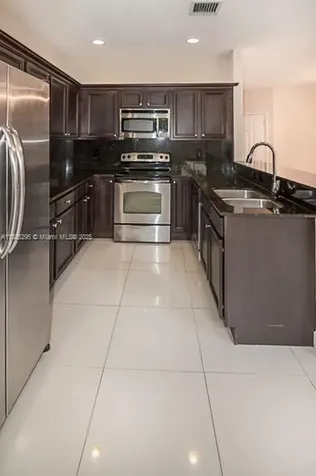1024 NE 207th Terrace Miami FL 33179