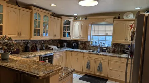900 W 50th Place Hialeah FL 33012