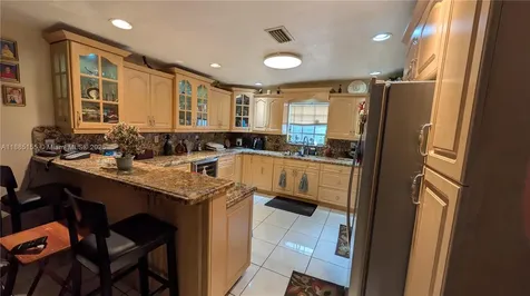900 W 50th Place Hialeah FL 33012