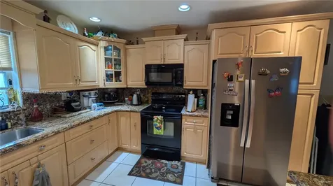900 W 50th Place Hialeah FL 33012