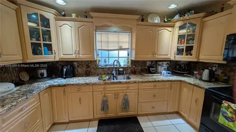 900 W 50th Place Hialeah FL 33012