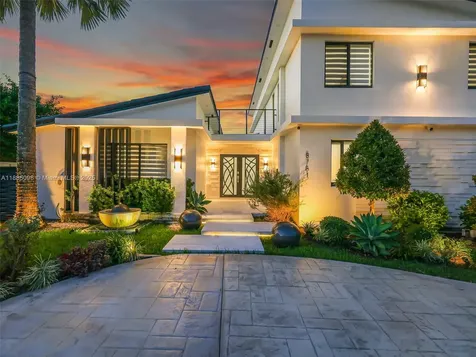 8761 SW 56th Street Miami FL 33165