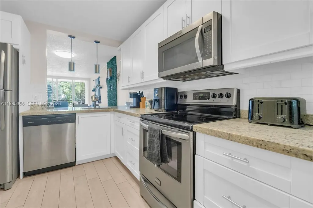 9410 Poinciana Place Davie FL 33324