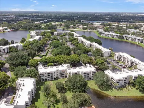 9410 Poinciana Place Davie FL 33324