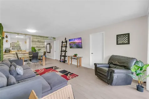 9410 Poinciana Place Davie FL 33324