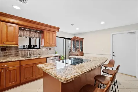 9340 NW 48th Doral Terrace Doral FL 33178