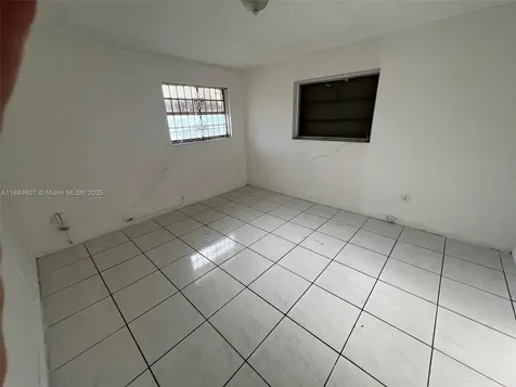 887 W 29th Street Hialeah FL 33012