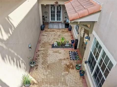 14709 SW 6th Street Pembroke Pines FL 33027