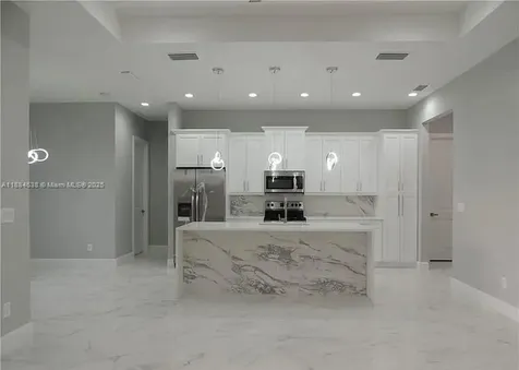 2011 NW 10 Place Cape Coral FL 33993