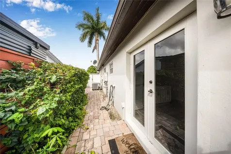 17931 NW 85th Avenue Hialeah FL 33015