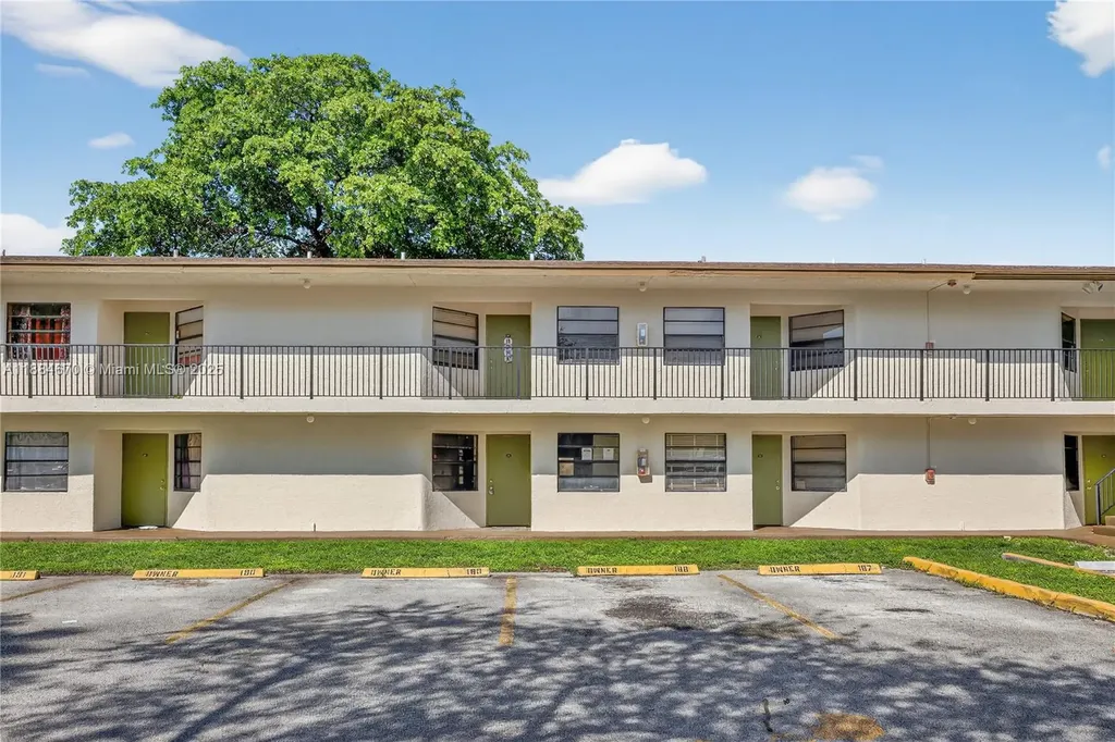 4198 Lakeside Drive Tamarac FL 33319