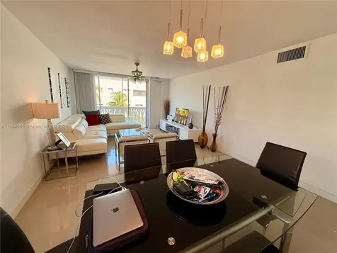 4142 N Jefferson Avenue Miami Beach FL 33140
