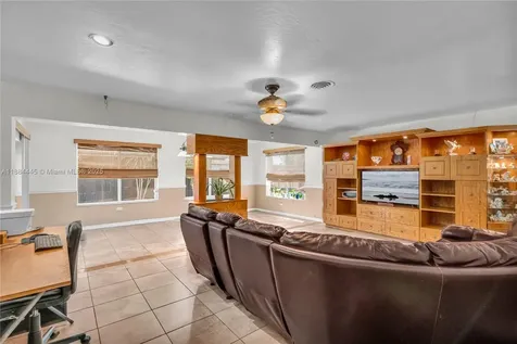 421 SW 64th Way Pembroke Pines FL 33023