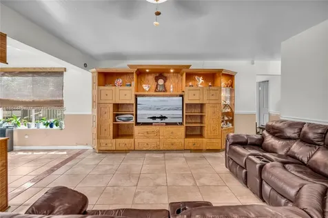 421 SW 64th Way Pembroke Pines FL 33023