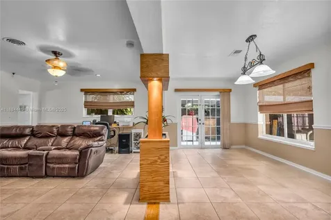 421 SW 64th Way Pembroke Pines FL 33023