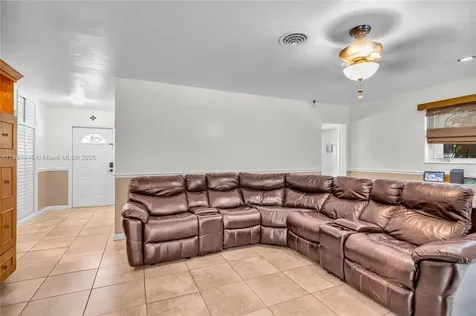 421 SW 64th Way Pembroke Pines FL 33023