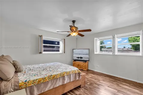421 SW 64th Way Pembroke Pines FL 33023