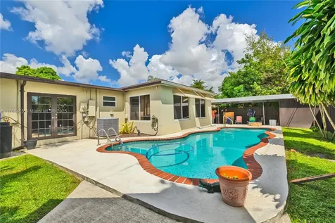421 SW 64th Way Pembroke Pines FL 33023