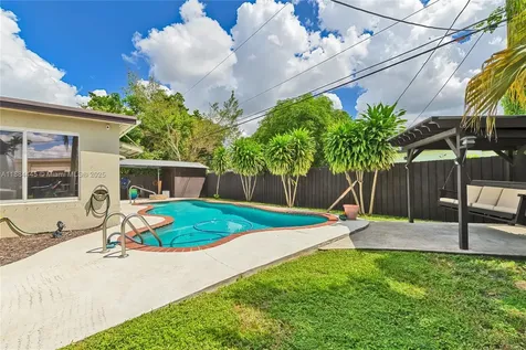 421 SW 64th Way Pembroke Pines FL 33023