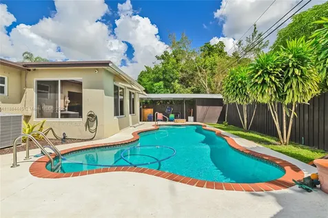 421 SW 64th Way Pembroke Pines FL 33023
