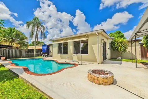421 SW 64th Way Pembroke Pines FL 33023