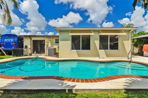 421 SW 64th Way Pembroke Pines FL 33023
