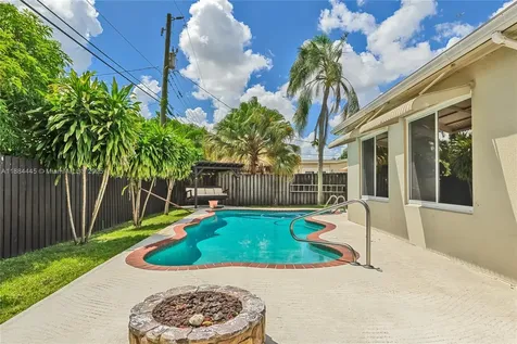 421 SW 64th Way Pembroke Pines FL 33023