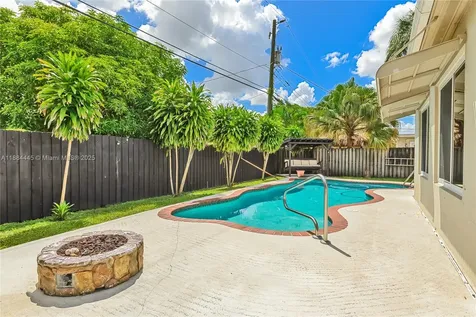 421 SW 64th Way Pembroke Pines FL 33023